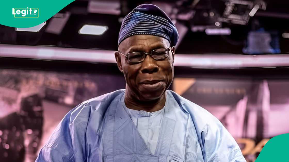 Video of Olusegun Obasanjo jumping off stage at Charly Boy's memoir surfaces Video of Olusegun Obasanjo jumping off stage at Charly Boy's memoir surfaces