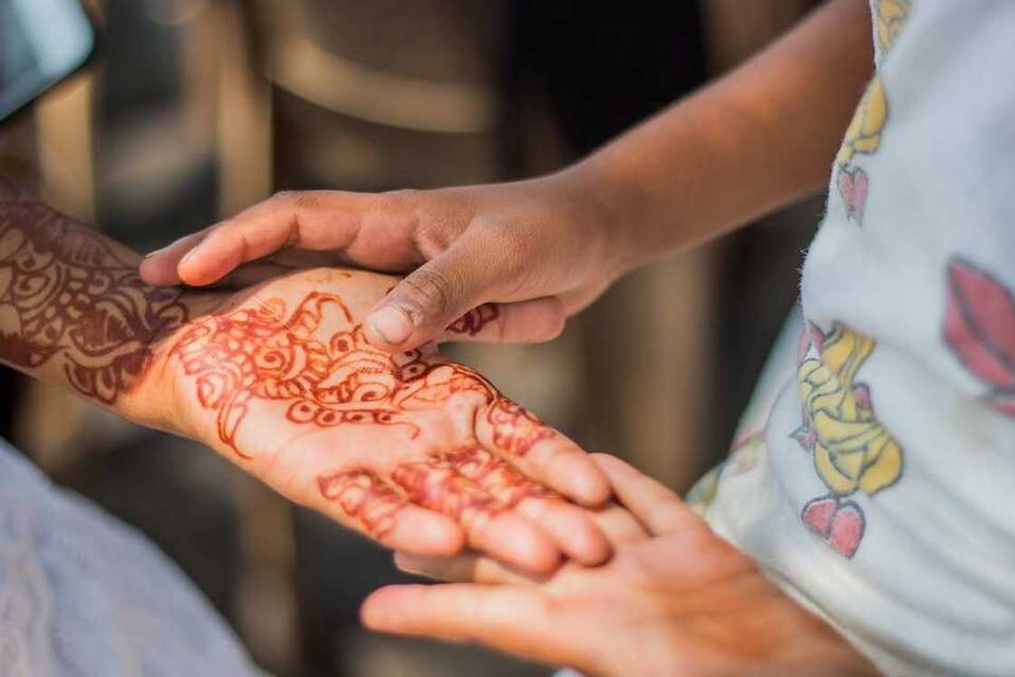 Red mehendi