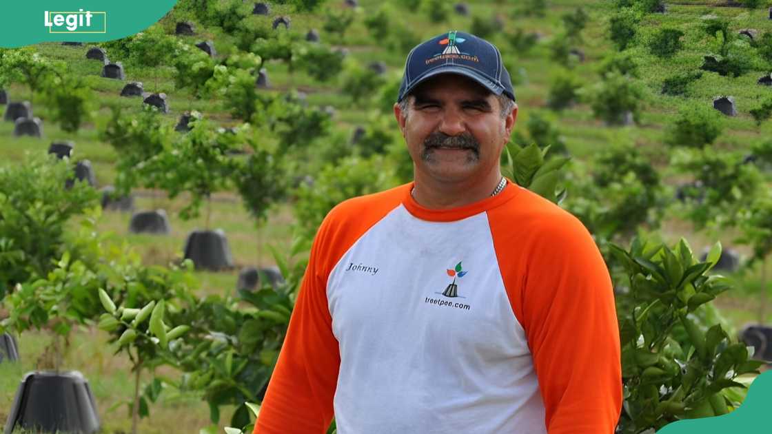 Johnny Georges at the farm Johnny Georges at the farm