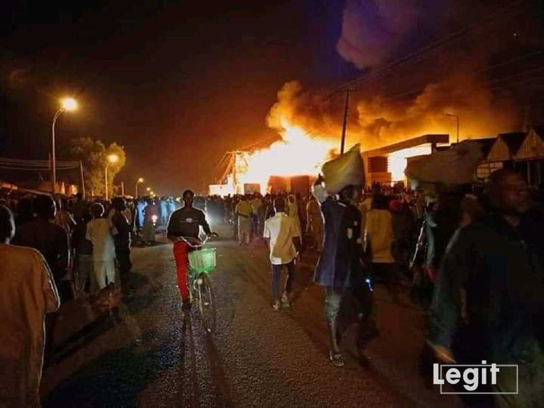 Gobarar da ta kona shaguna sama da 350 a Funtua (hotuna) Gobarar da ta kona shaguna sama da 350 a Funtua (hotuna)