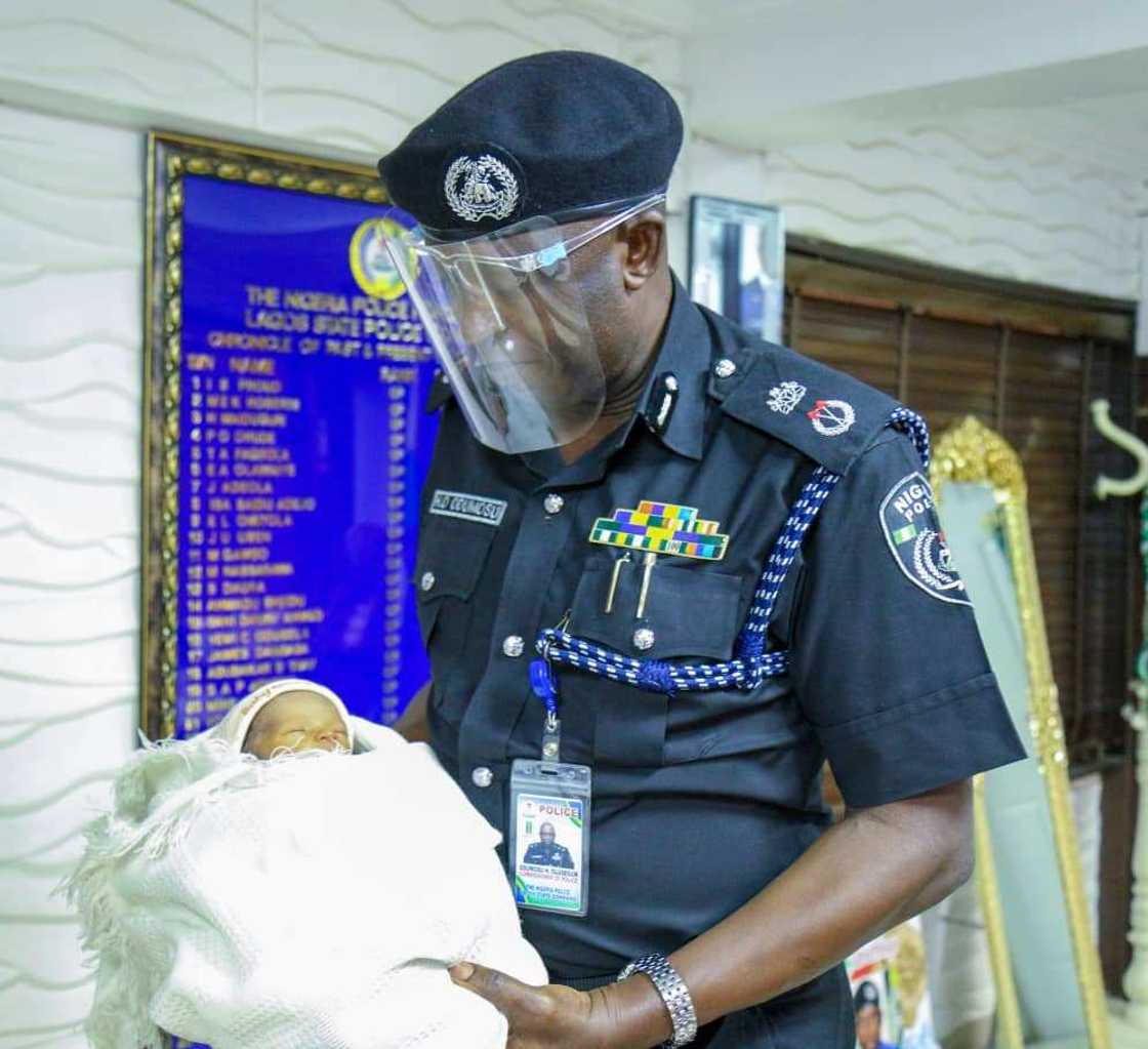 How Police Rescue Cute Day-Old Baby Abandoned on Lagos Street; Touching Pictures Spark Reactions How Police Rescue Cute Day-Old Baby Abandoned on Lagos Street; Touching Pictures Spark Reactions