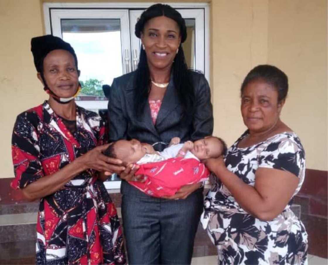 Man abandons wife after she gave birth to conjoined twins in Imo Man abandons wife after she gave birth to conjoined twins in Imo