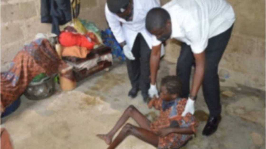 An ceto yarinyar da iyayenta suka garƙame tsawon shekaru 10 a ɗaki a Kano An ceto yarinyar da iyayenta suka garƙame tsawon shekaru 10 a ɗaki a Kano