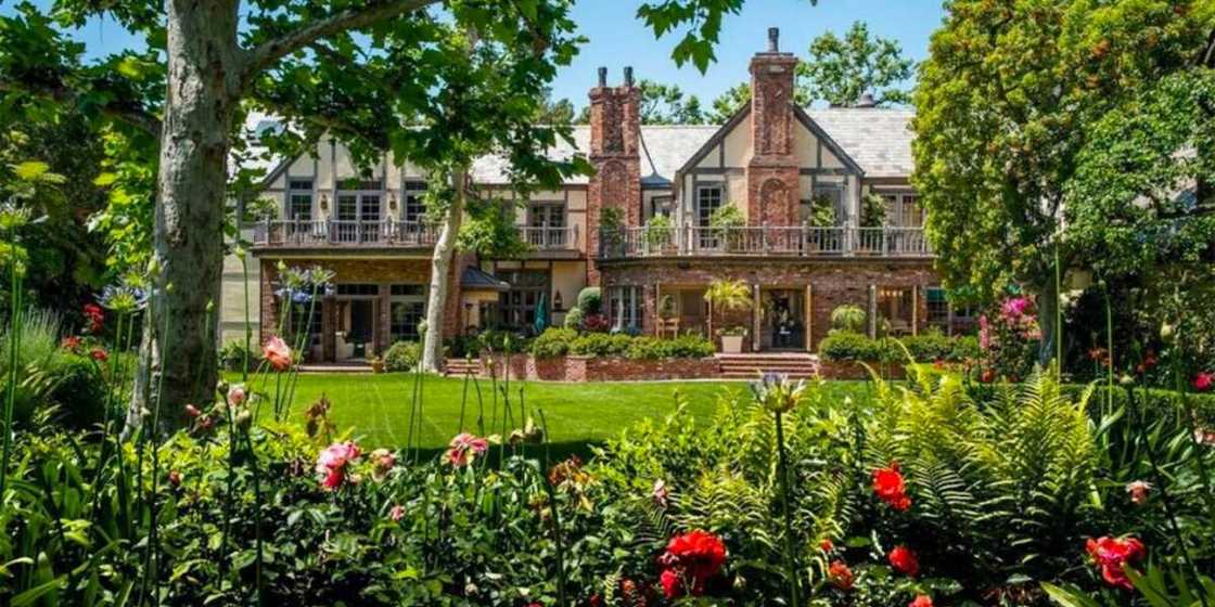 Hotuna da darajar katafaren gidajen Jeff Bezos sun bayyana cewa bashi da tsara Hotuna da darajar katafaren gidajen Jeff Bezos sun bayyana cewa bashi da tsara