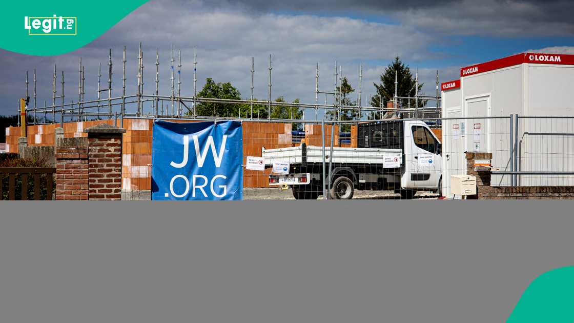 Autologous blood transfusion gains attention as Jehovah’s Witnesses permit use of stored personal blood.