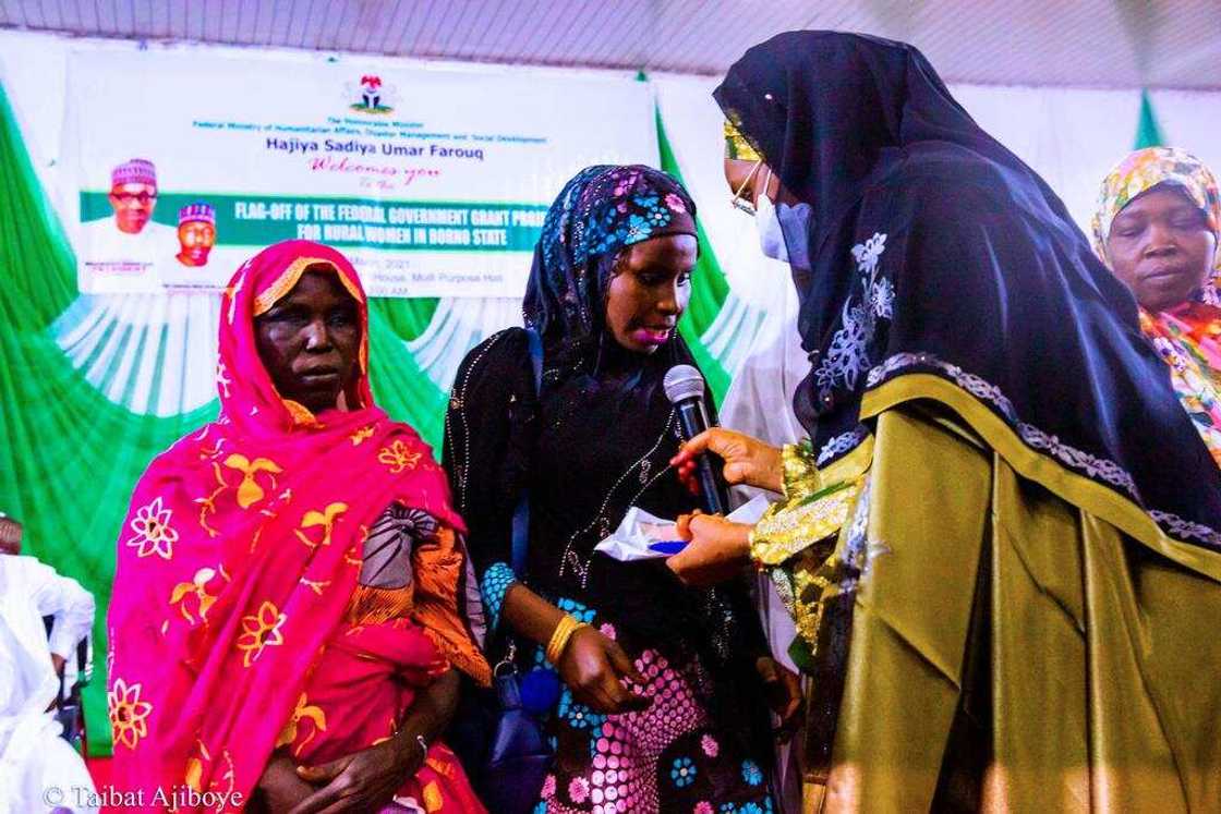 Gwamnatin Tarayya Ta Raba Kudade Ga Wadanda Rikicin Boko Haram Da Annobar Korona Ya Shafa A Yobe Gwamnatin Tarayya Ta Raba Kudade Ga Wadanda Rikicin Boko Haram Da Annobar Korona Ya Shafa A Yobe