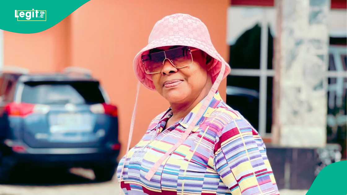 Ngozi Ezeonu e Cubana CP falam sobre sua falecida mãe. Ngozi Ezeonu e Cubana CP falam sobre sua falecida mãe.