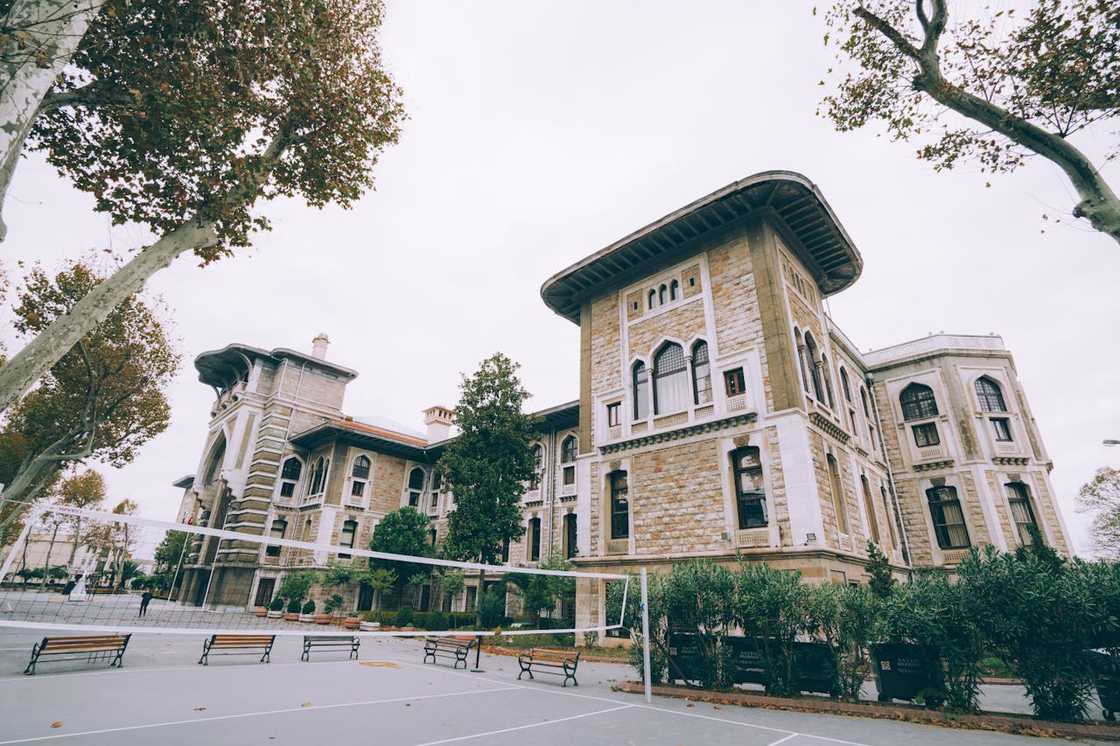 A school building stands beside an empty outdoor court. A school building stands beside an empty outdoor court.