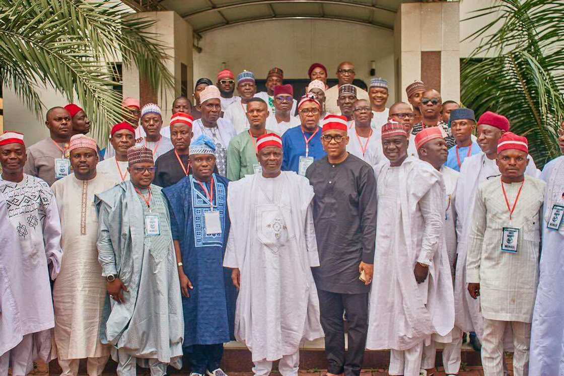 Hotun Kwankwaso da shugabannin NNPP yayin da suka kai masa ziyara. Hotun Kwankwaso da shugabannin NNPP yayin da suka kai masa ziyara.