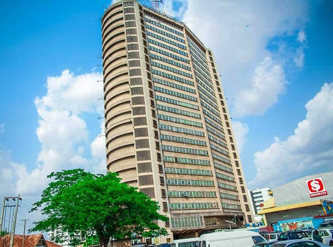 Cocoa House's elevator kills 1 in Ibadan, injures 3 Cocoa House's elevator kills 1 in Ibadan, injures 3