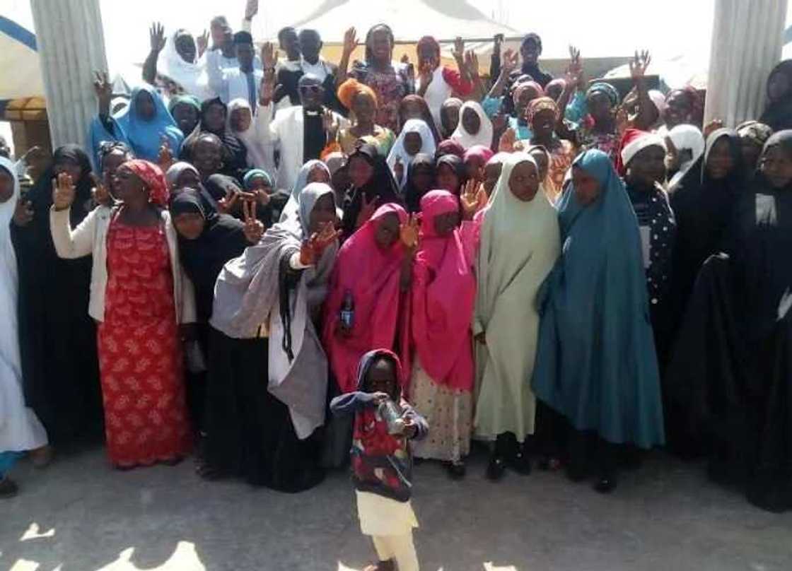 Mamaki: Yawan Musulmi ya zarce na Kiristoci a Cocina ranar Kirsimeti - Fasto a Kaduna (Hotuna) Mamaki: Yawan Musulmi ya zarce na Kiristoci a Cocina ranar Kirsimeti - Fasto a Kaduna (Hotuna)