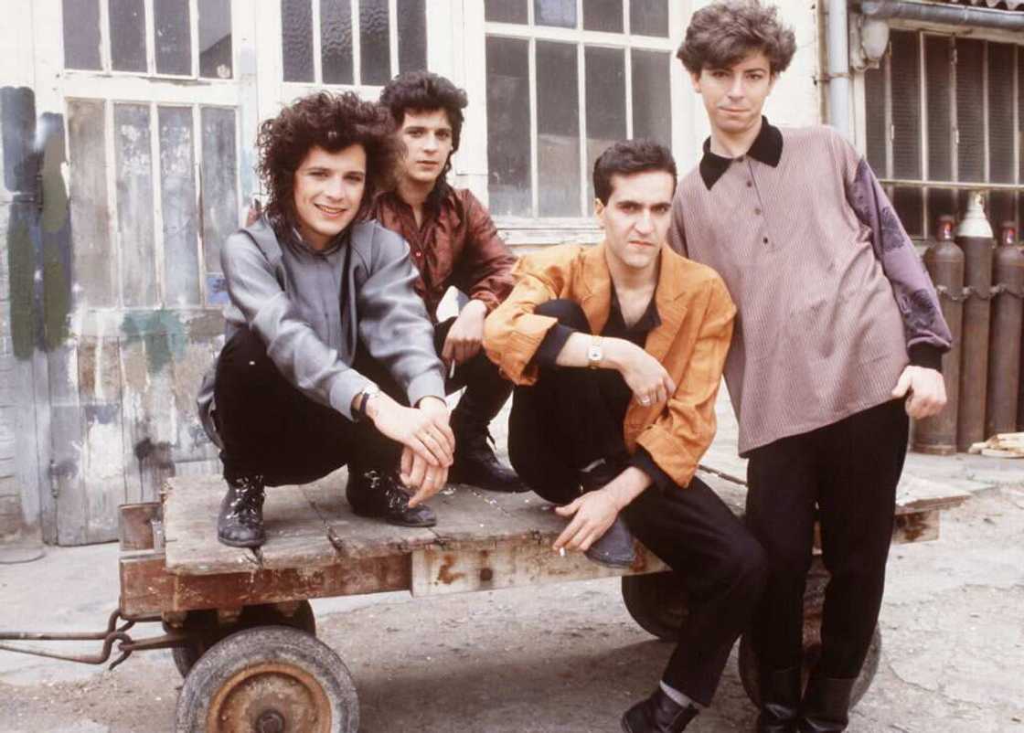 Photo rare du groupe de rock Indochine avec le guitariste Stéphane Sirkis