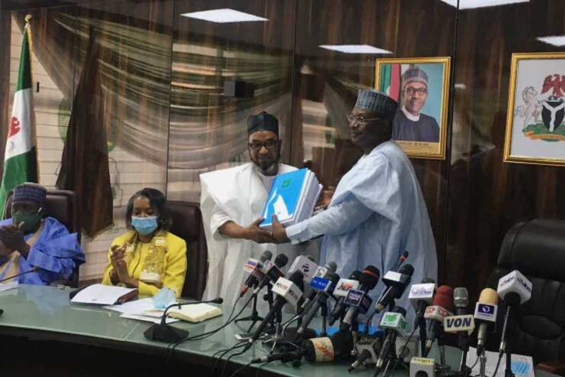 INEC ta saka ranar gudanar da zabukan maye gurbi guda 15 a fadi Nigeria INEC ta saka ranar gudanar da zabukan maye gurbi guda 15 a fadi Nigeria