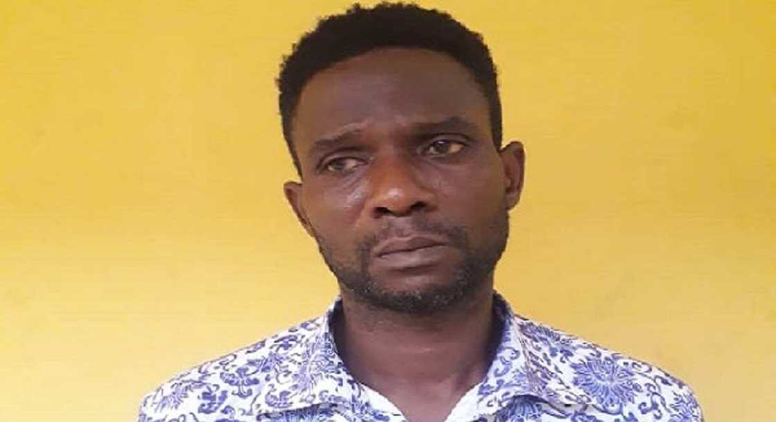 ‘Yan sanda sun kama fasto bisa zargin sa da lalata da matar aure da yaranta biyu ‘Yan sanda sun kama fasto bisa zargin sa da lalata da matar aure da yaranta biyu