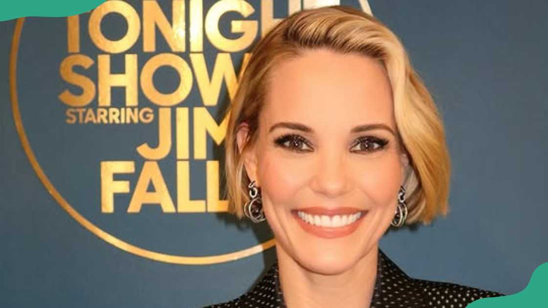 Leslie Bibb appears on a television show Leslie Bibb appears on a television show