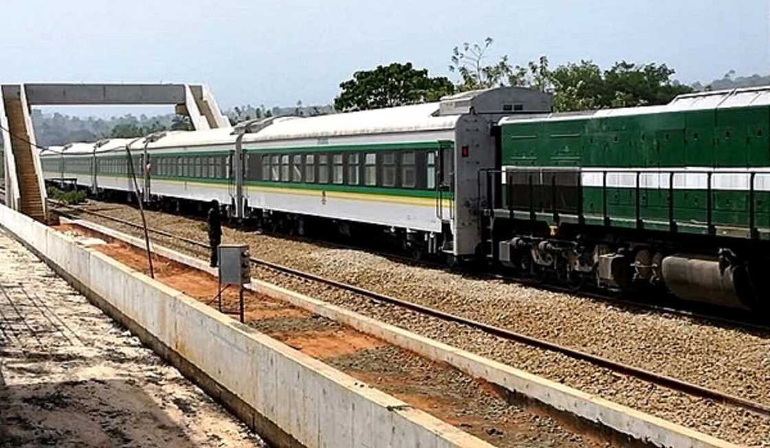 Jirgin kasa Jirgin kasa