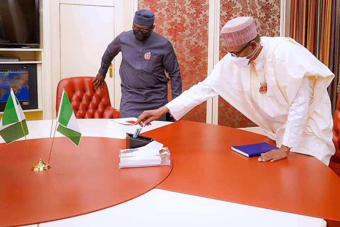 Shugba Buhari da gwamna Fayemi Shugba Buhari da gwamna Fayemi