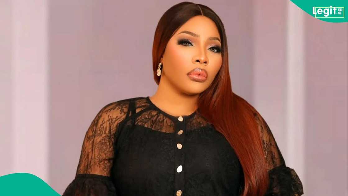 Abia AAC candidate Doris Ogala celebrates Adeleke’s victory while praising the governor and Davido Abia AAC candidate Doris Ogala celebrates Adeleke’s victory while praising the governor and Davido