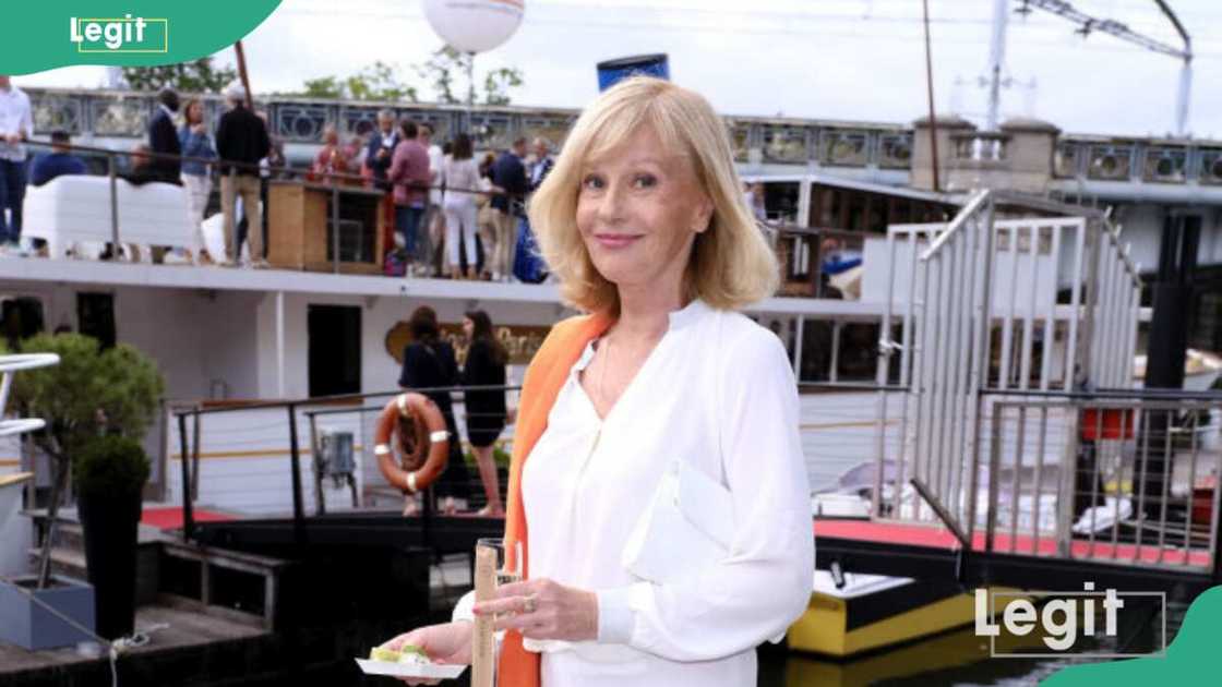 Elisa Servier
Photo : Laurent Viteur/Getty Images (modifiée par l'auteur) Elisa Servier
Photo : Laurent Viteur/Getty Images (modifiée par l'auteur)