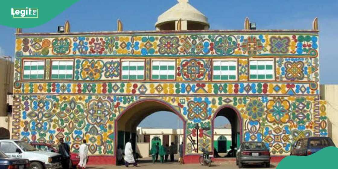 DSS operatives invade palace of emir of Kano DSS operatives invade palace of emir of Kano