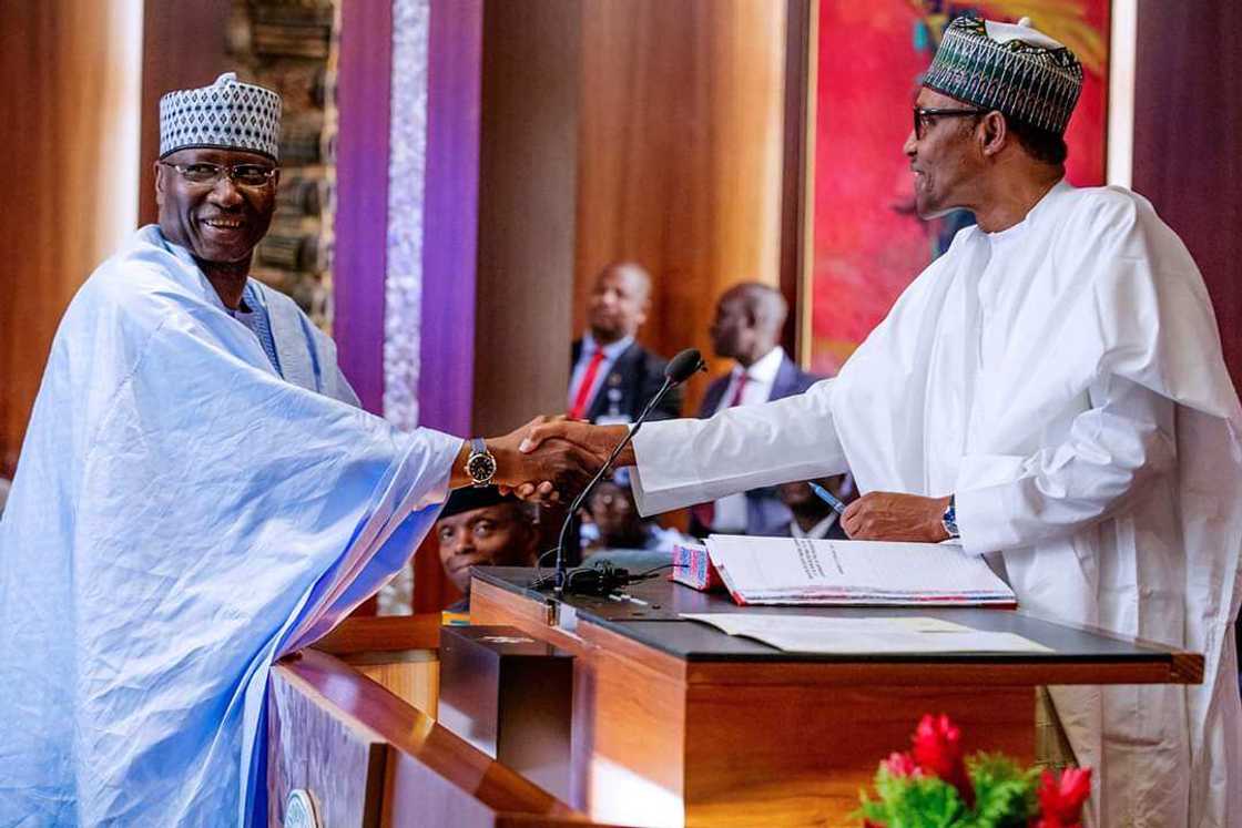 SGF ya mayar da martani a kan jita-jitar Buhari ya sallami Abba Kyari SGF ya mayar da martani a kan jita-jitar Buhari ya sallami Abba Kyari