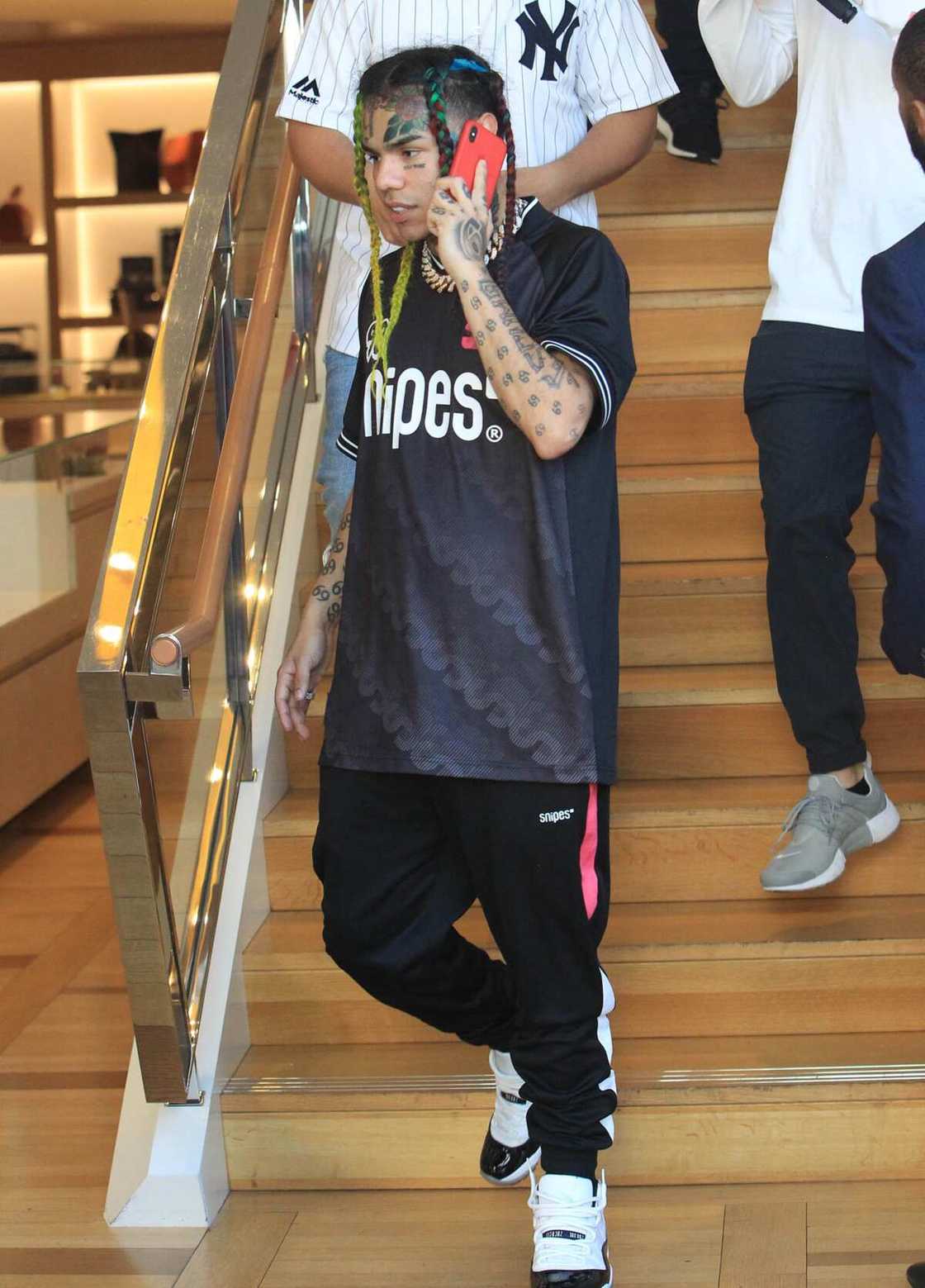 Tekashi est vu le 8 novembre 2018 à Los Angeles, Californie. (Photo par SMXRF/Star Max/Images GC) Tekashi est vu le 8 novembre 2018 à Los Angeles, Californie. (Photo par SMXRF/Star Max/Images GC)