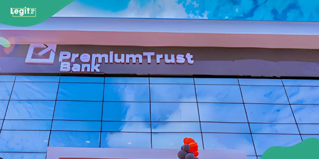 Bank employee rejects $7000 bribe to compromise company’s system Bank employee rejects $7000 bribe to compromise company’s system