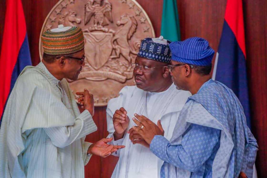 Buhari, shugaban majalisar dattawa; Sanata Ahmed Lawan, da kakakin majalisar wakilai; Femi Gbajabiamila Buhari, shugaban majalisar dattawa; Sanata Ahmed Lawan, da kakakin majalisar wakilai; Femi Gbajabiamila