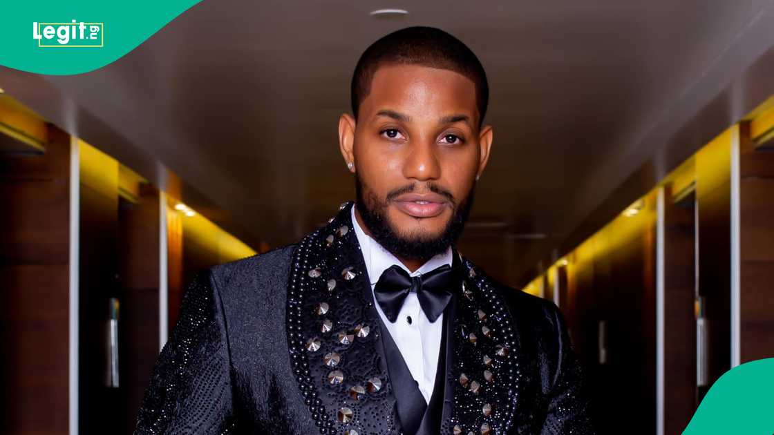 Video of Pastor Jerry Eze praying for Alexx Ekubo: Man poses serious question after watching it