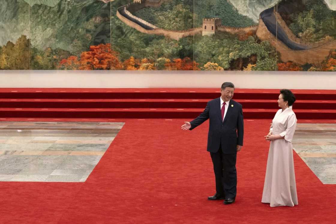 China's President Xi Jinping gestures looking at his wife Peng Liyuan ahead of the dinner reception during the Forum on China-Africa Cooperation (FOCAC) at the Great Hall of the People in Beijing on September 4, 2024.