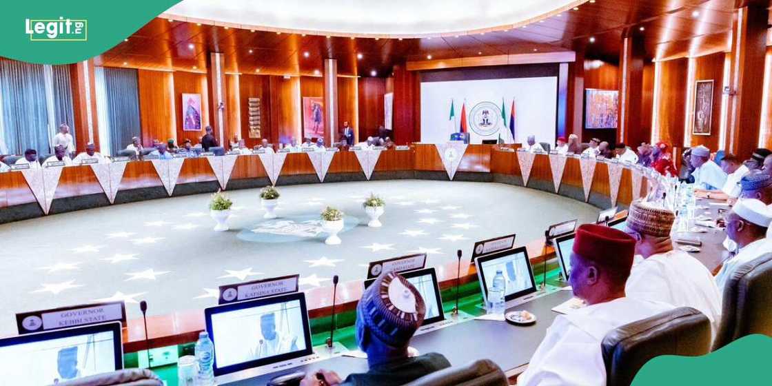 Tinubu held an emergency meeting with all the state governors Tinubu held an emergency meeting with all the state governors