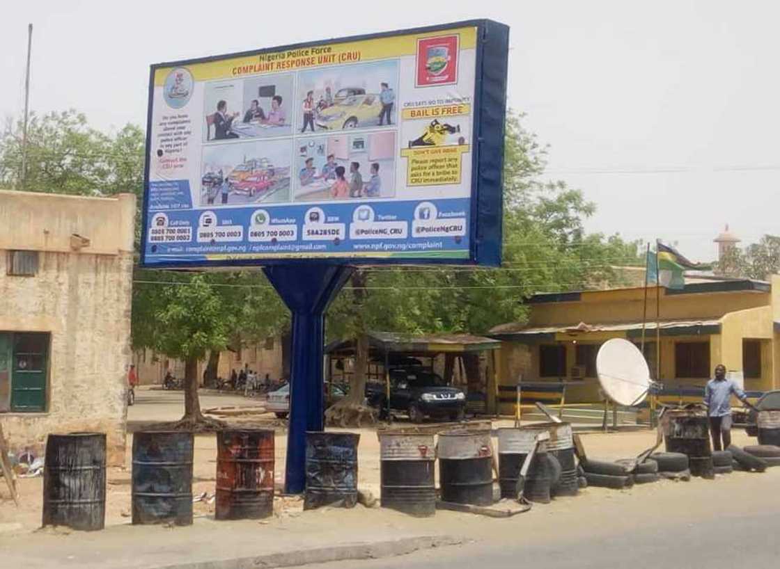 'Yan sanda Sun yi ram da wani mutumi da ake zargi da hannu wajen sace Basarake a Jihar Rivers 'Yan sanda Sun yi ram da wani mutumi da ake zargi da hannu wajen sace Basarake a Jihar Rivers