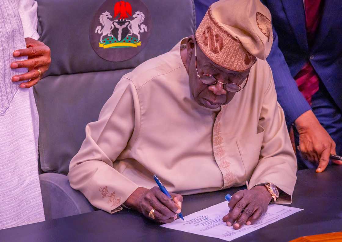 Shugaba Bola Tinubu ya sanya hannu a dokar zabe