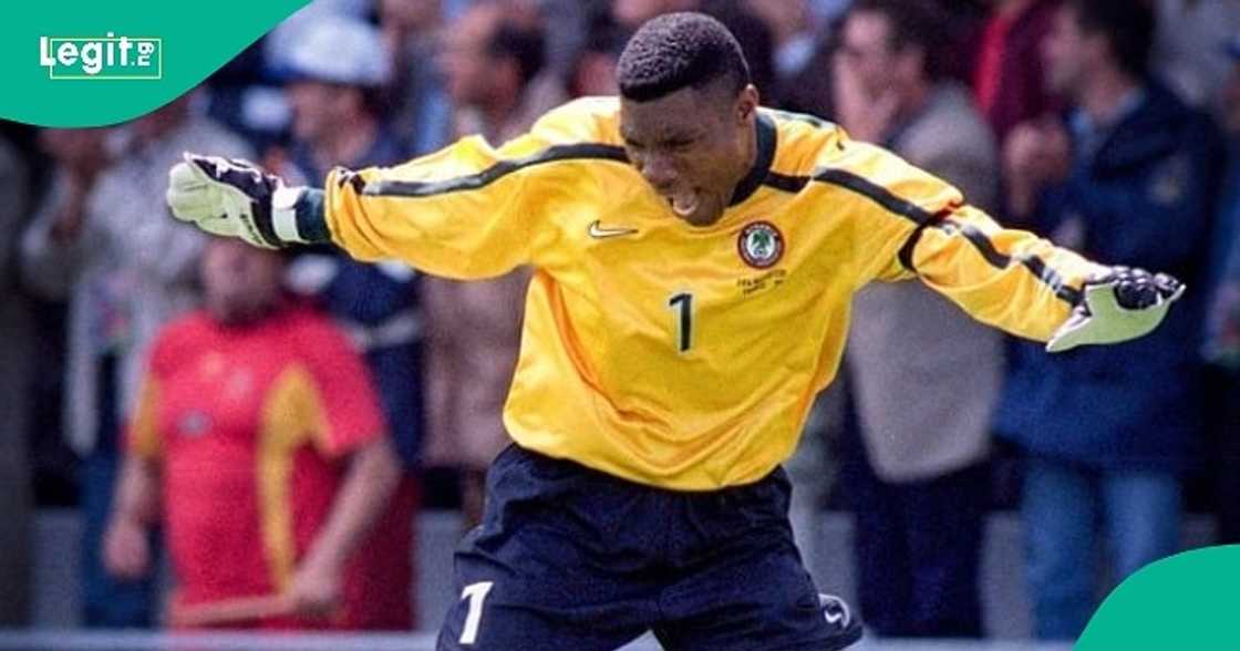 Man remembers however  precocious   Peter Rufai signed connected  the backmost  of his passport, mourns his demise.
