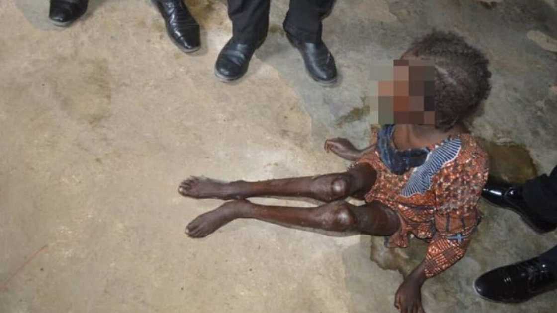 An ceto yarinyar da iyayenta suka garƙame tsawon shekaru 10 a ɗaki a Kano An ceto yarinyar da iyayenta suka garƙame tsawon shekaru 10 a ɗaki a Kano