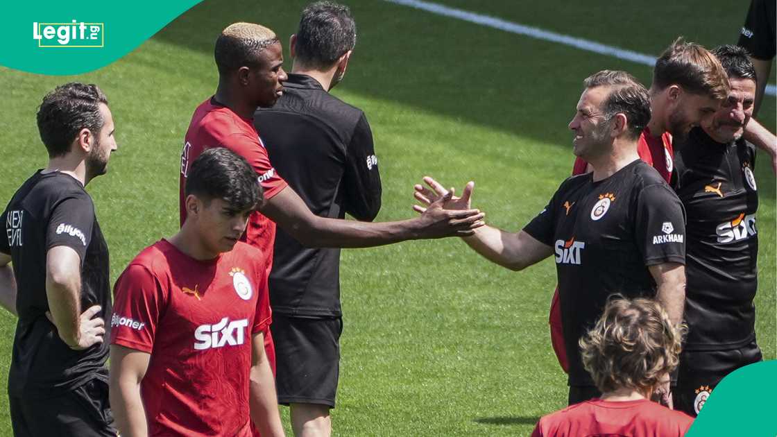 Victor Osimhen, Okan Buruk, Galatasaray, Florya Oktay Metin training facilities, Istanbul, Turkiye m Victor Osimhen, Okan Buruk, Galatasaray, Florya Oktay Metin training facilities, Istanbul, Turkiye m