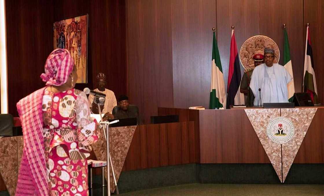 Yanzu Yanzu: Buhari ya rantsar da Yemi Esan a matsayin sabuwar shugabar ma’aikatan tarayya Yanzu Yanzu: Buhari ya rantsar da Yemi Esan a matsayin sabuwar shugabar ma’aikatan tarayya