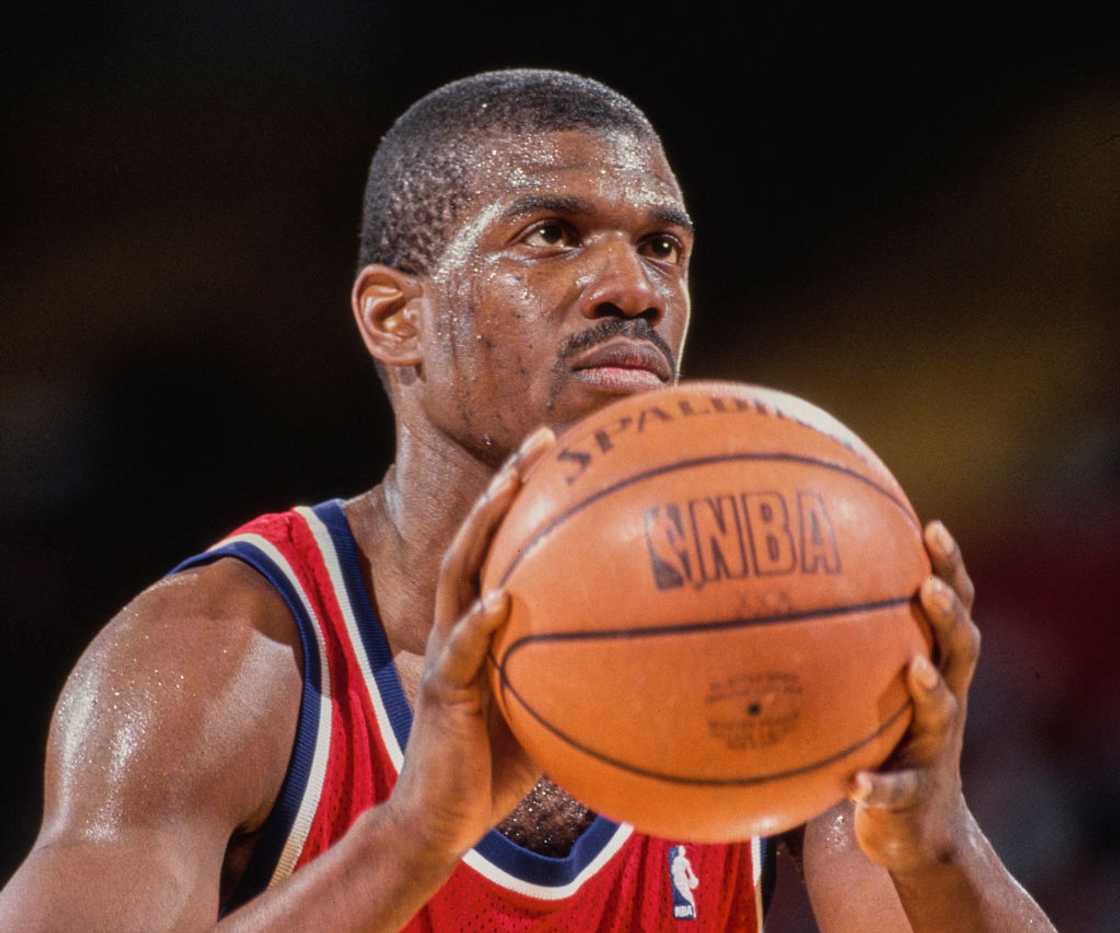 Bernard King prepares to make a free throw