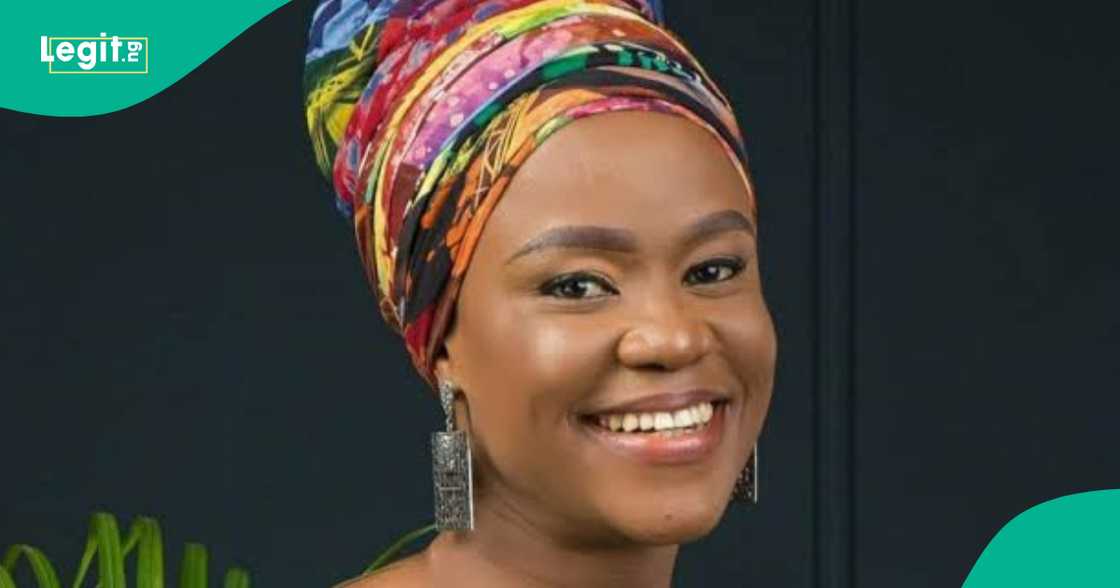 Sola Allyson exchanges words with netizens who accused her of not mentioning Jesus in her songs. Sola Allyson exchanges words with netizens who accused her of not mentioning Jesus in her songs.