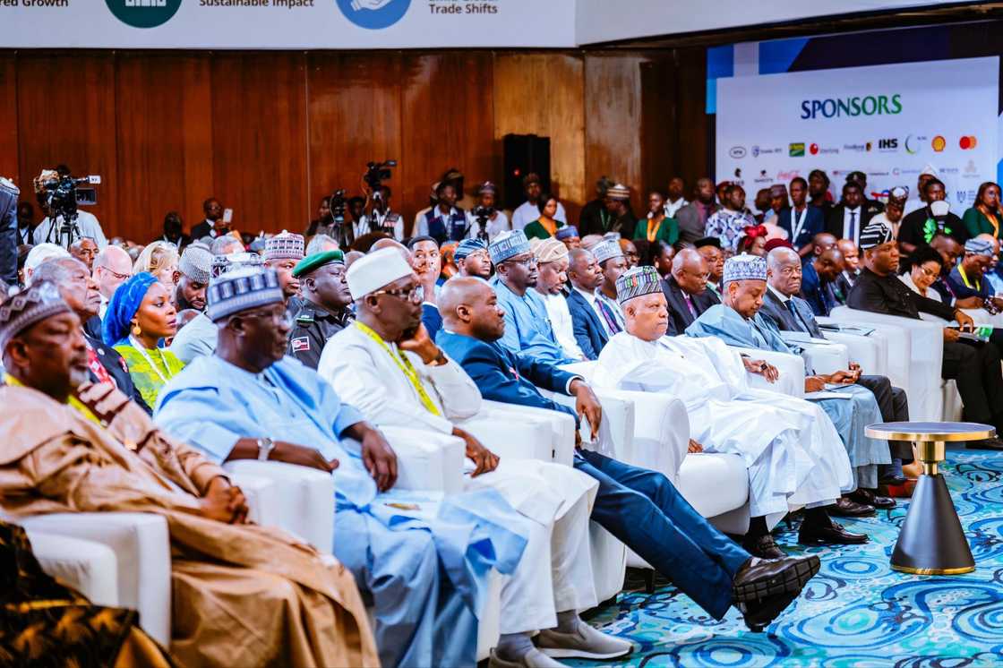 Shettima da wasu manyan baki a taron tattali a Abuja Shettima da wasu manyan baki a taron tattali a Abuja