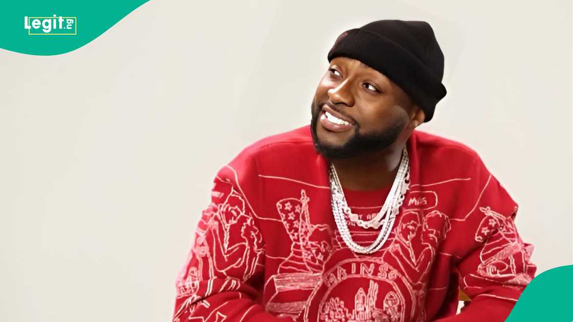 Nigerian superstar Davido gives his fan, a woman out celebrating her birthday, the sum of $1,000. Nigerian superstar Davido gives his fan, a woman out celebrating her birthday, the sum of $1,000.