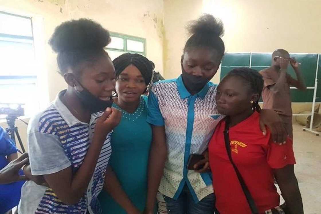 Yanzu-Yanzu: Ɗaliban Afaka da Aka Sace Sun Sadu da Iyalansu Yanzu-Yanzu: Ɗaliban Afaka da Aka Sace Sun Sadu da Iyalansu