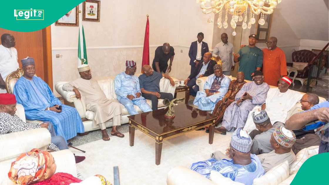 Jagororin PDP sun kai ziyarar karfafa gwiwa ga jagororin ADC Jagororin PDP sun kai ziyarar karfafa gwiwa ga jagororin ADC