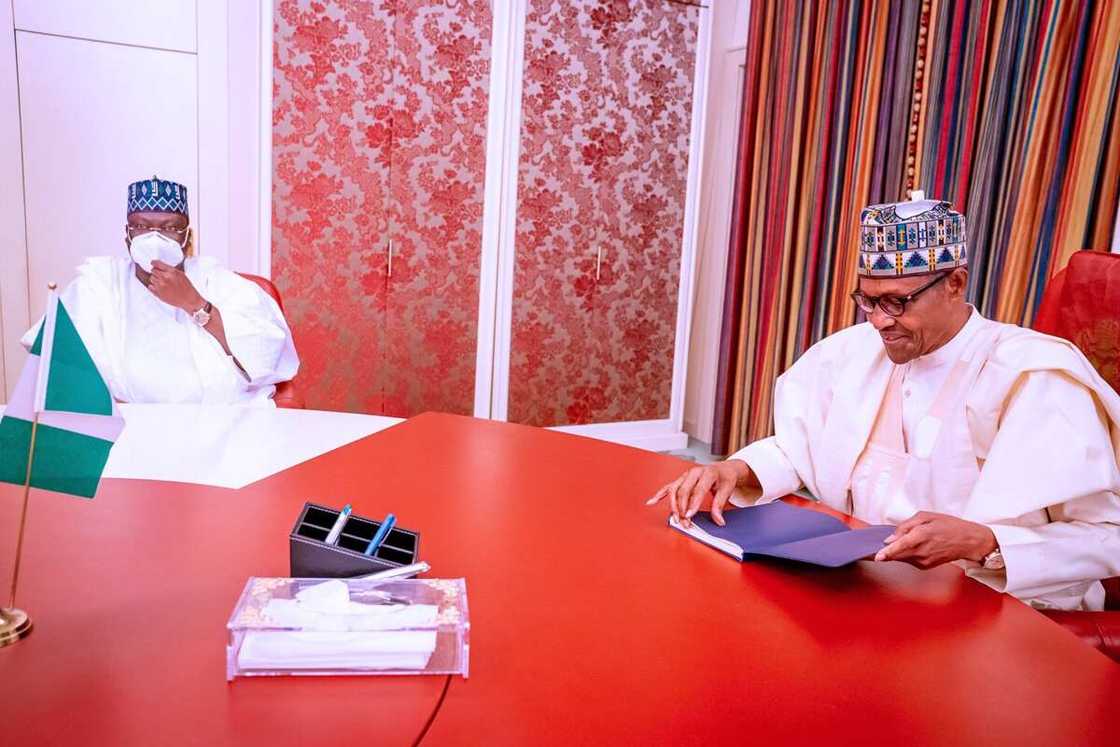 Kuɗi Masu Gidan Rana, Gwamnatin Buhari ta amince ta fidda 2.23 biliyan don sake gida kilomita ɗaya ta hanya Kuɗi Masu Gidan Rana, Gwamnatin Buhari ta amince ta fidda 2.23 biliyan don sake gida kilomita ɗaya ta hanya