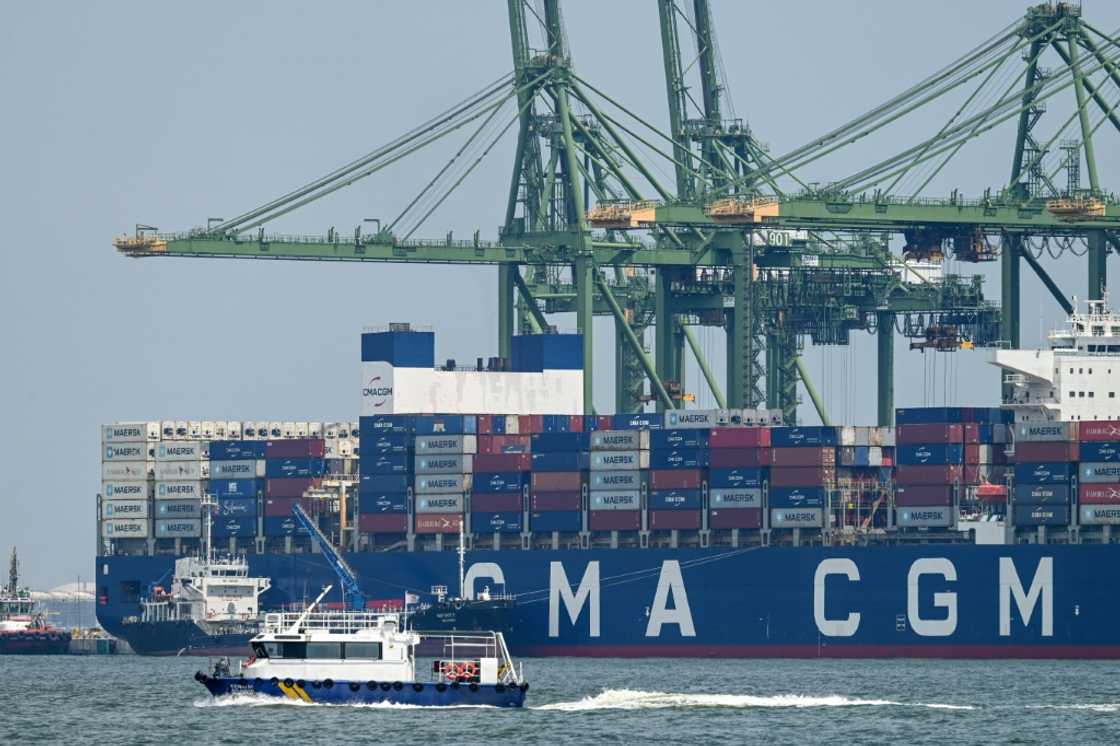 A container vessel docked at Singapore's Pasir Panjang port in July. Non-oil domestic exports slipped 4.6 percent in July from a year earlier, latest government data shows, as shipments to the US plunged by more than 40 percent A container vessel docked at Singapore's Pasir Panjang port in July. Non-oil domestic exports slipped 4.6 percent in July from a year earlier, latest government data shows, as shipments to the US plunged by more than 40 percent