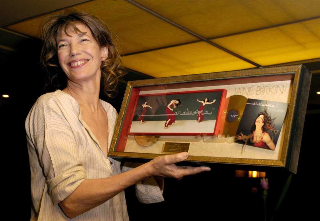 Qui est Jane Birkin? Son âge, sa vie amoureuse, sa fortune et sacs Birkin d'Hermès Qui est Jane Birkin? Son âge, sa vie amoureuse, sa fortune et sacs Birkin d'Hermès