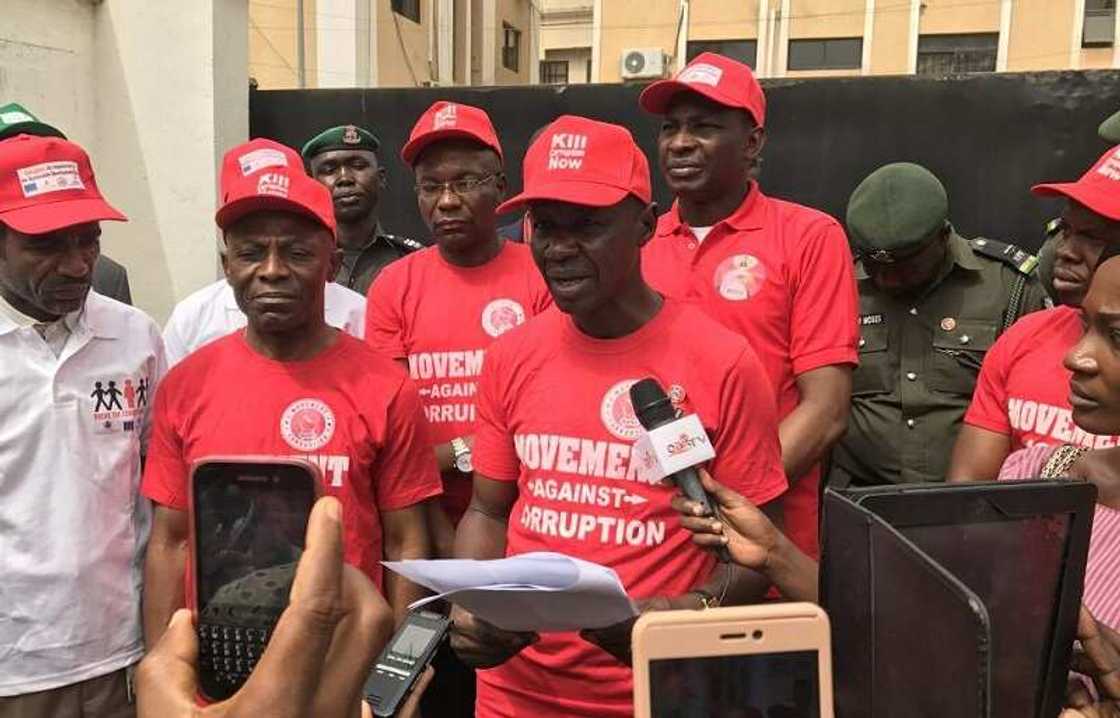 Kwamitin da su ka jefa Magu a matsala sun yi dace da manyan ayyukan Gwamnati Kwamitin da su ka jefa Magu a matsala sun yi dace da manyan ayyukan Gwamnati