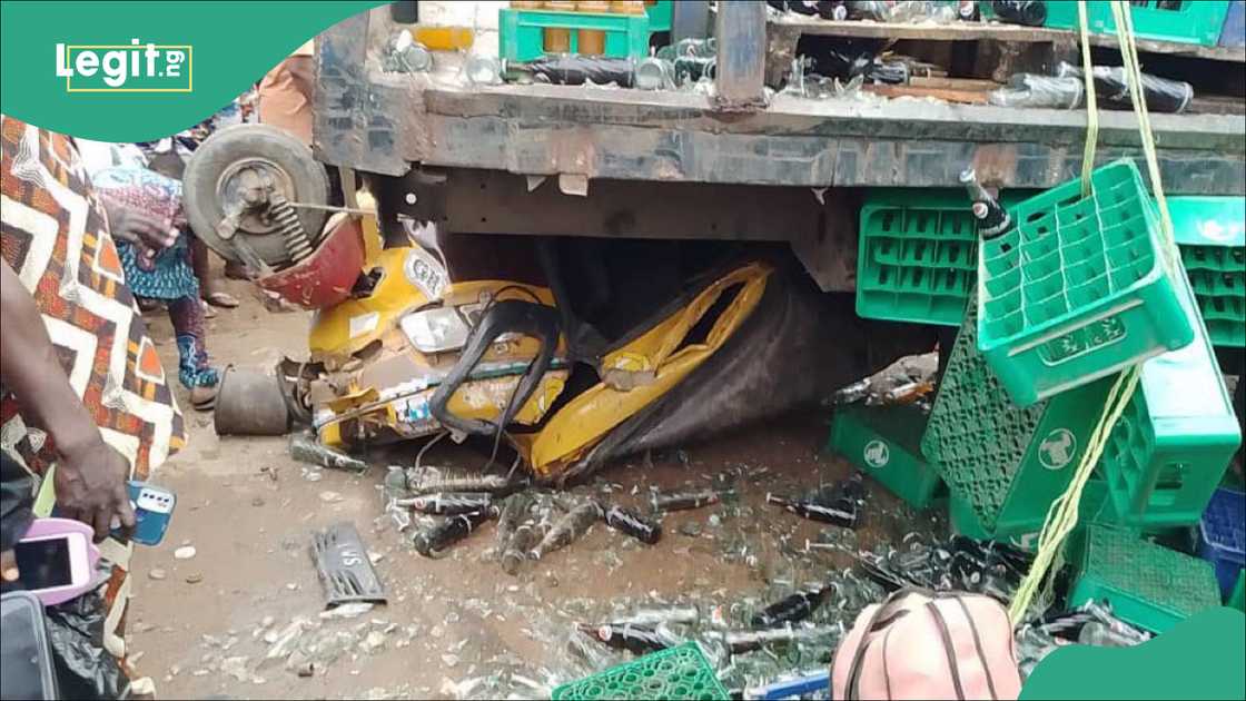 Tragedy struck as billboard collapses in Abia, many dead Tragedy struck as billboard collapses in Abia, many dead