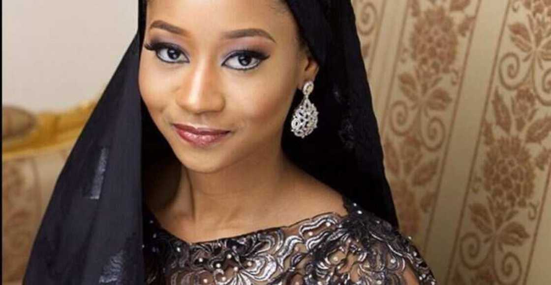 Yadda diyar Sanusi tayi hasashen tube rawanin mahaifinta Yadda diyar Sanusi tayi hasashen tube rawanin mahaifinta