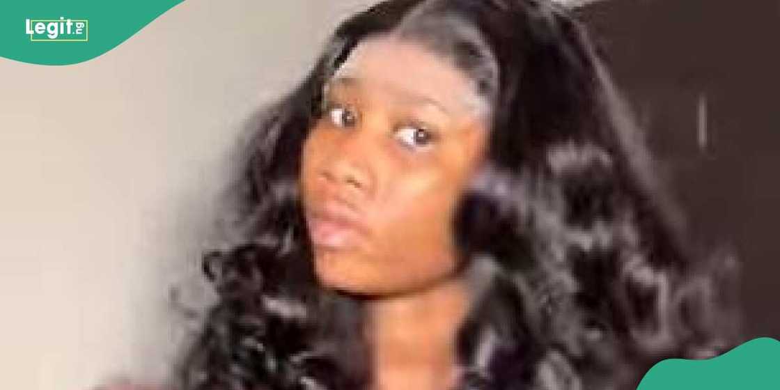 Lady wear wig Lady wear wig